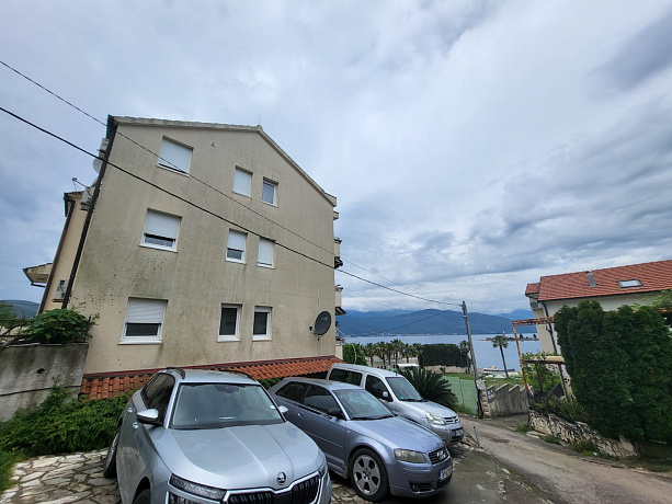 Zu verkaufen: 24m² große Wohnung mit Meerblick an der Küste der Bucht von Kotor.